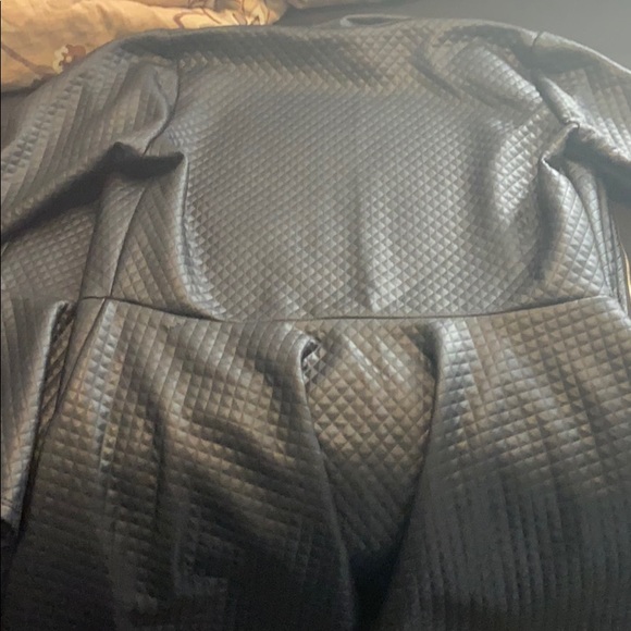 Women’s outfit - Picture 2 of 6